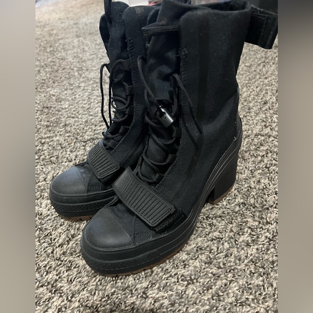 Converse GR82 extra high black boot size 6 womens